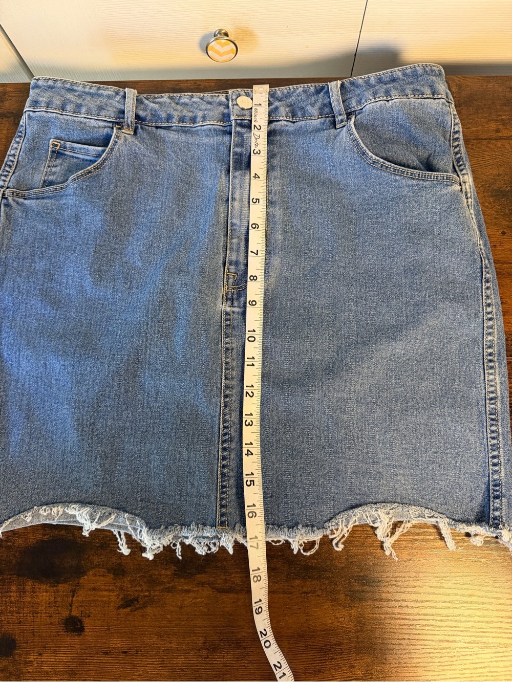 H&M &Denim Light Wash High Rise Raw Hem Stretch Denim Mini Skirt Size 14 - Picture 7 of 11